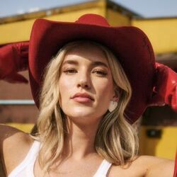 Dozen Red Flags Chords by Mackenzie Carpenter