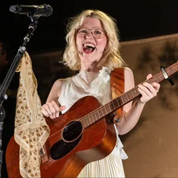 Mary Janes Chords by Maisie Peters
