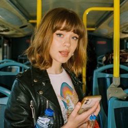 Maisie Peters chords for Outdoor pool