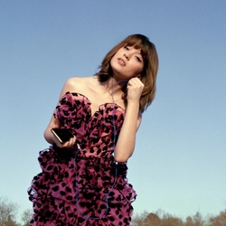 Maisie Peters chords for Talking to strangers