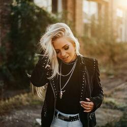 Ich Glaub Ich Hab Noch Nie Geliebt Chords by Marina Marx