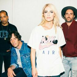 Metric – All Comes Crashing Lyrics