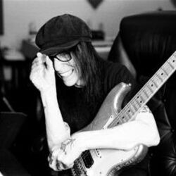Alone Chords by Mick Mars