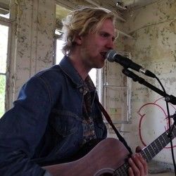 Laugh - Eyes Chords by Mika Jones