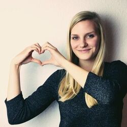 The Heart Wants What It Wants Acoustic Chords by Nicole Milik