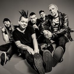 Är Det Ok Om Jag Går Ut Och Mördar Nån Ikväll Snälla Mamma Chords by Mimikry