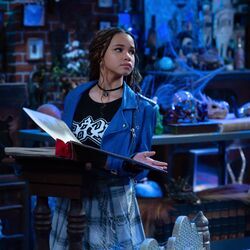 Wizards Beyond Waverly Place - Everything Is Not What It Seems Chords by Television Music