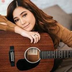 Ikaw At Ako Ukulele by Moira Dela Torre