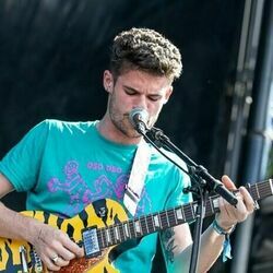 White Trash Millionaire Chords by Mom Jeans.