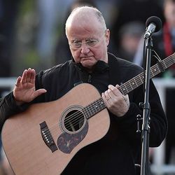 Two Island Swans Chords by Christy Moore