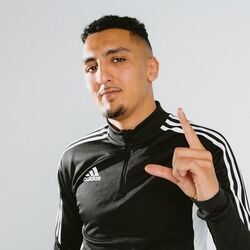 Algo Muy Raro Chords by Morad