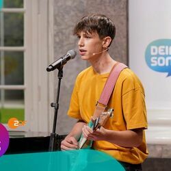 Too Far Away Chords by Moritz