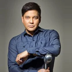 Kahit Isang Saglit Tab by Martin Nievera