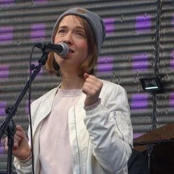 Wir Sind Hier Chords by Peggy Lee