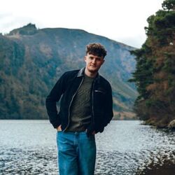 Stuck In The Middle Chords by Odhran Murphy