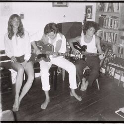 I Don't Wanna Move Chords by Oracle Sisters