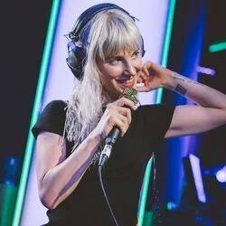 Passionfruit Live Bass Tab by Paramore