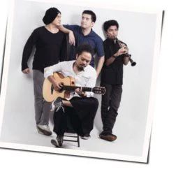 Untuk Perempuan Yang Sedang Dalam Pelukan Chords by Payung Teduh