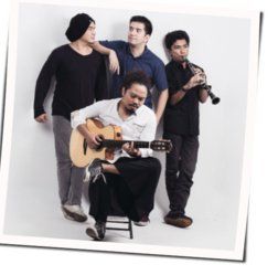 Berjalanlah Chords by Payung Teduh