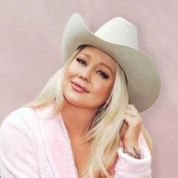 Only In A Small Town Chords by RaeLynn