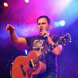 Santo Eres Tú by Matt Redman