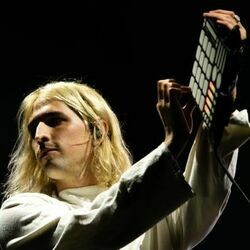 Everything Goes On Chords by Porter Robinson
