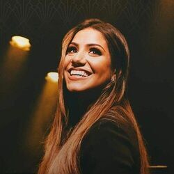 A Ele A Glória Chords by Gabriela Rocha