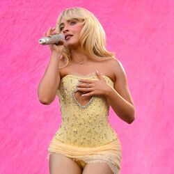 Sabrina Carpenter chords for Slim pickins live