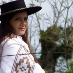 Um Vistaço Na Tropa Chords by Shana Müller
