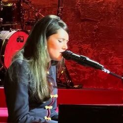 Sienna Spiro chords for You stole the show live