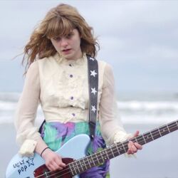 Don't Leave Me Gravity Chords by Skating Polly