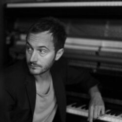 Life Is For Living Chords by Tom Smith