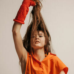 Us And Pigs Chords by Sofia Isella