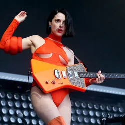 Laughing With A Mouth Of Blood Intro Tab by St. Vincent