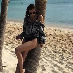 Most Girls  Chords by Hailee Steinfeld