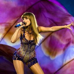 Fresh Out The Slammer - You Are In Love Live Chords by Taylor Swift