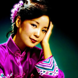 在 水 一 方 Zài Shuǐ Yì Fāng by Teresa Teng