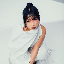 Girls Like Me Don't Cry Chords by Thuy, Min