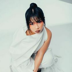 Girls Like Me Don't Cry  Chords by Thuy