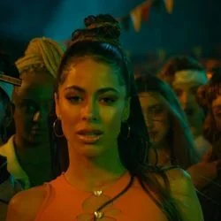 Bar (part. L-gante) Chords by TINI