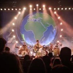 Houston Dubai Chords by Vampire Weekend
