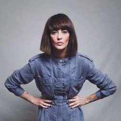 When Mary Comes Chords by Vega