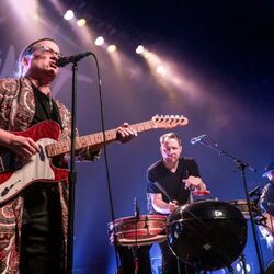 I'm Not Gonna Cry Intro by Violent Femmes