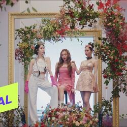 Pull Up by Viviz (비비지)