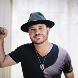 Who I Am Acoustic Live Chords by Wade Bowen