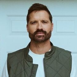 Beat The Bottle Chords by Walker Hayes