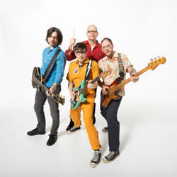 Hero Bass tabs by Weezer