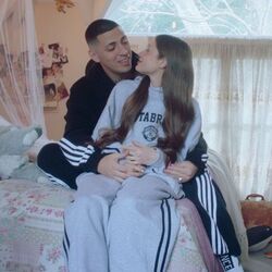 Amor Aburrido by Yami Safdie