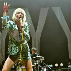 Modern Romance Bass Tab by Yeah Yeah Yeahs