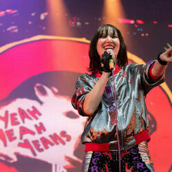 Spitting Off The Edge Of The World Chords by Yeah Yeah Yeahs